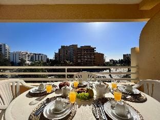 VILAMOURA MARINA MAR 2 WITH POOL by HOMING Apartment in Quarteira