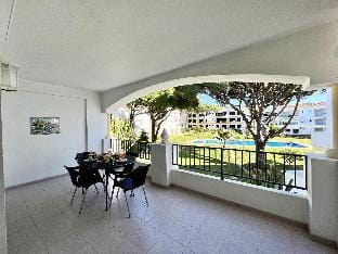 VILAMOURA GARDEN VIEW 1 WITH POOL by HOMING Apartment in Quarteira