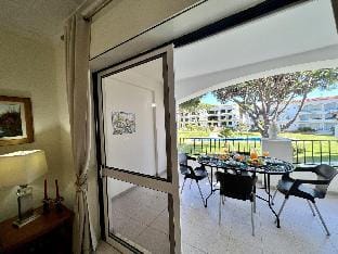 VILAMOURA GARDEN VIEW 1 WITH POOL by HOMING Apartment in Quarteira