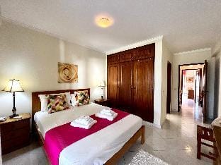 VILAMOURA GARDEN VIEW 1 WITH POOL by HOMING Apartment in Quarteira