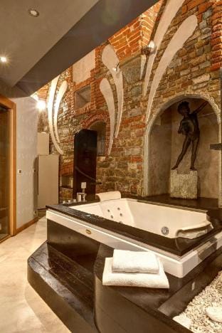 Terme 17 in Firenze with 1 bedrooms and 1 bathrooms Apartment in Florence