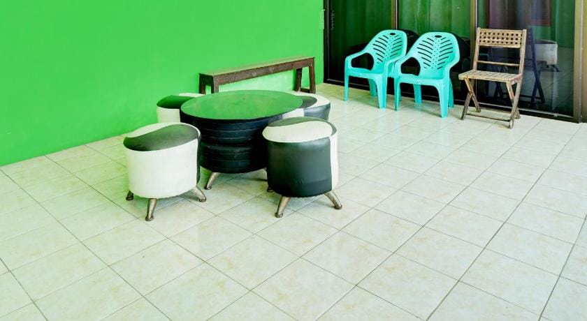 OYO Life 93075 Nova Jaya 2 Homestay Syariah Hotel in East Java