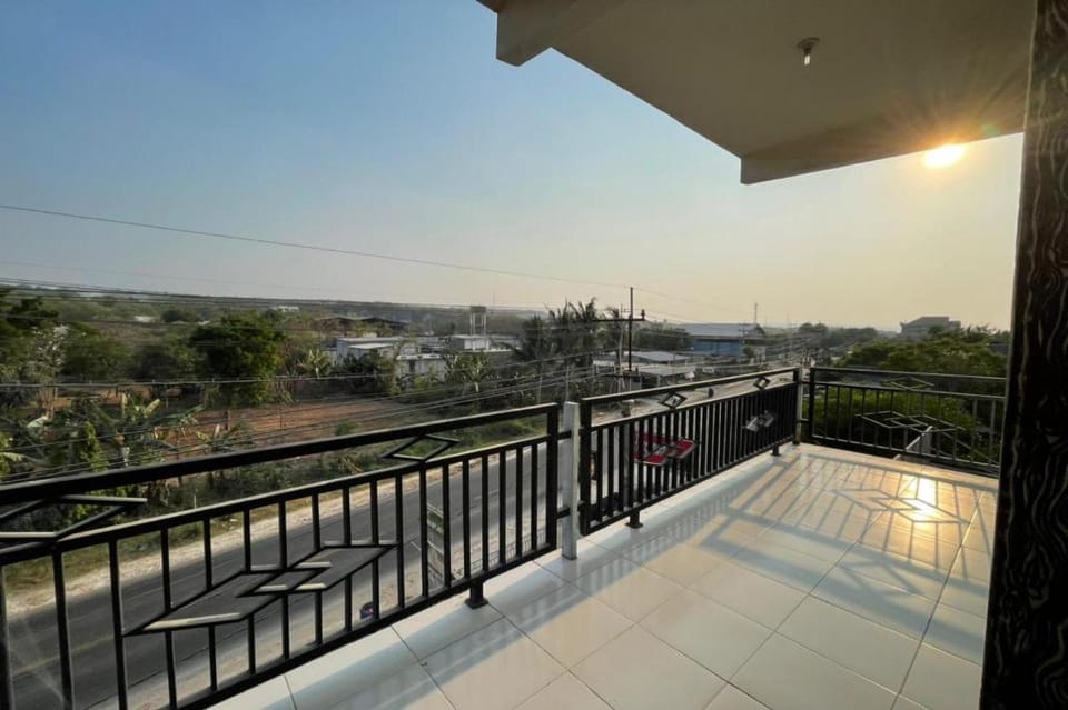 OYO Life 93075 Nova Jaya 2 Homestay Syariah Hotel in East Java