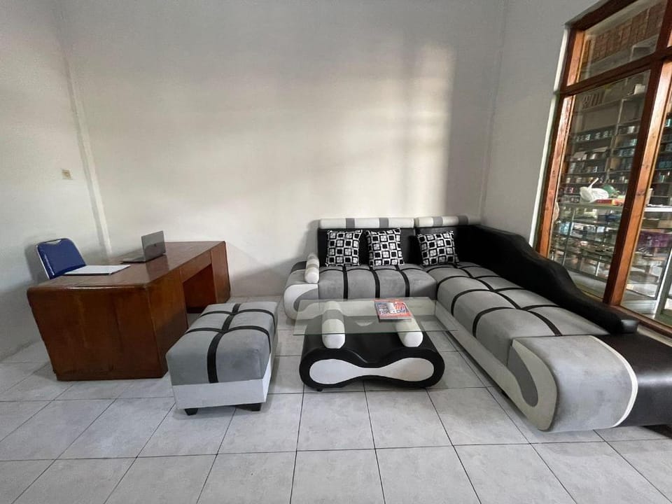 OYO Life 93083 Nova Jaya 3 Homestay Syariah Hotel in East Java