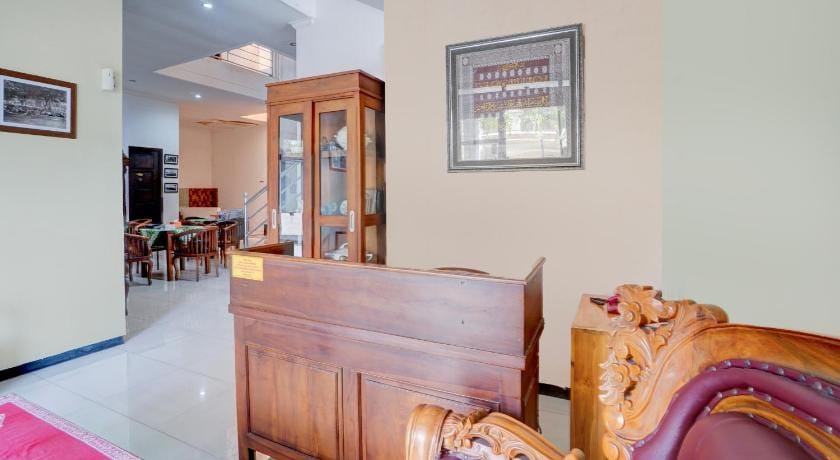 OYO Life 93083 Nova Jaya 3 Homestay Syariah Hotel in East Java