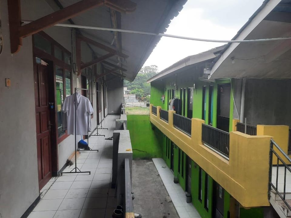 OYO Life  93023 Kost Bulan Karawang Hotel in West Java
