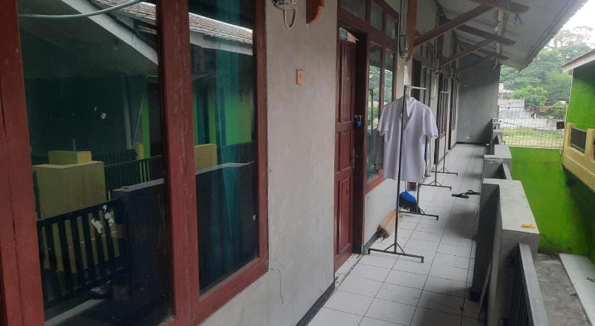 OYO Life  93023 Kost Bulan Karawang Hotel in West Java