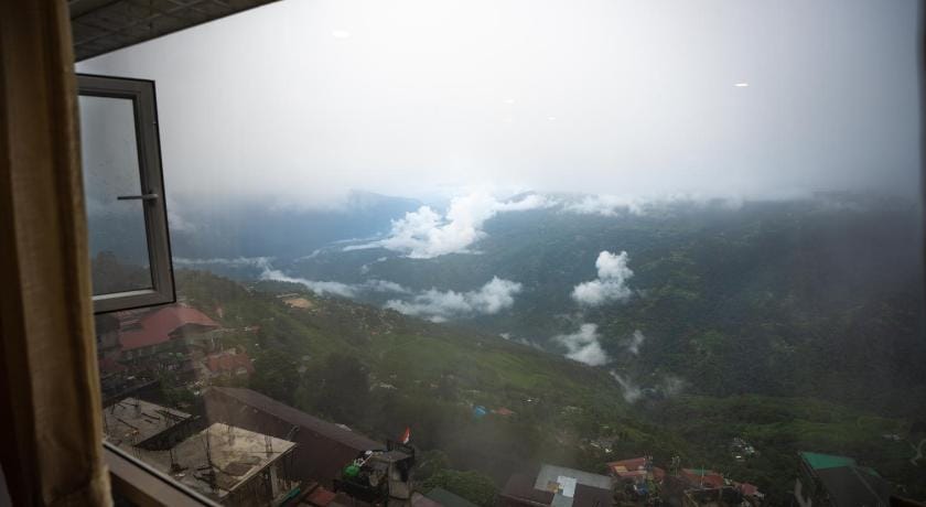 Muscatel Stardust - Chowrasta Mall Road Hotel in Darjeeling