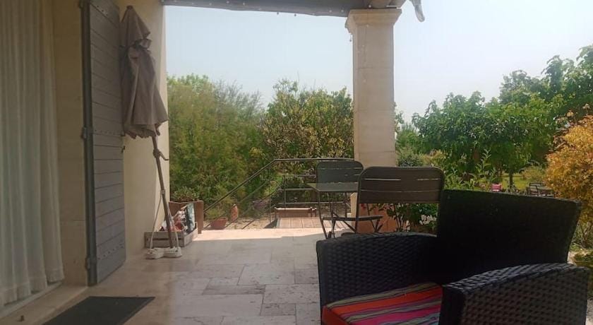 Gite LE PETIT LUBERON COQUELICOT Apartment in Gordes