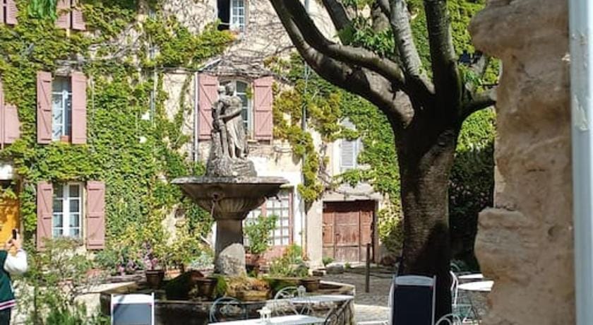 Gite LE PETIT LUBERON COQUELICOT Apartment in Gordes