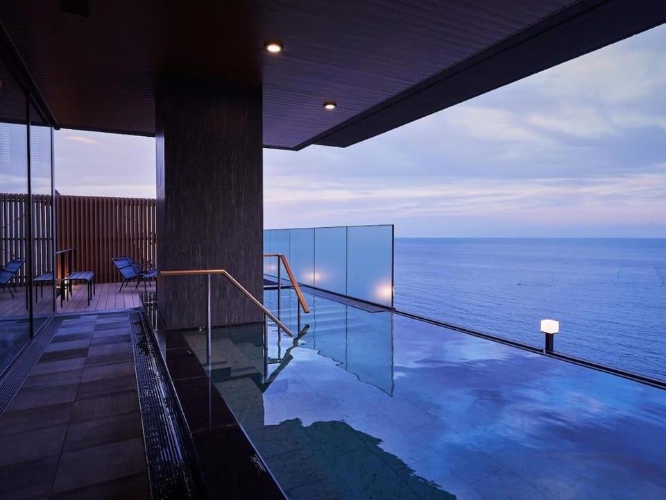 Atami Izusan Karaku Ryokan in Shizuoka Prefecture