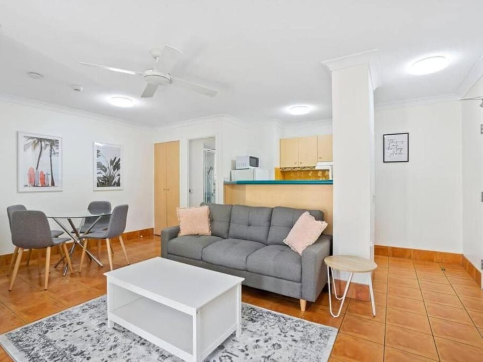 Central 1B Apartment in the Heart of Broadbeach! - Hosted by Coastal Letting Co. Apartment in Gold Coast