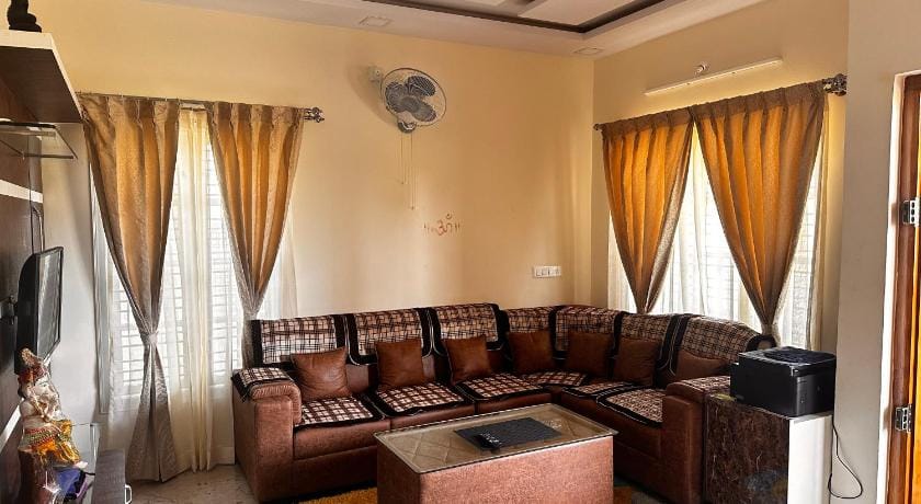 DEEYA Home Stay - A Luxury Family Guest House Apartment in Mysuru