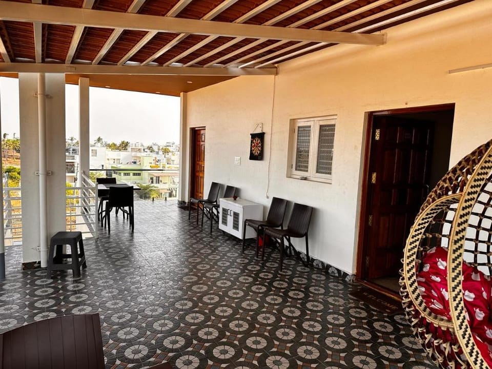 DEEYA Home Stay - A Luxury Family Guest House Apartment in Mysuru