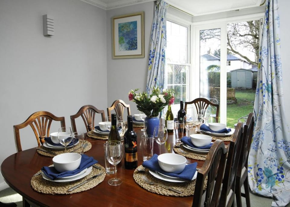 Montpellier House, Centrally Located, Large Garden - From £300 Per Night Apartment in Henley-on-Thames