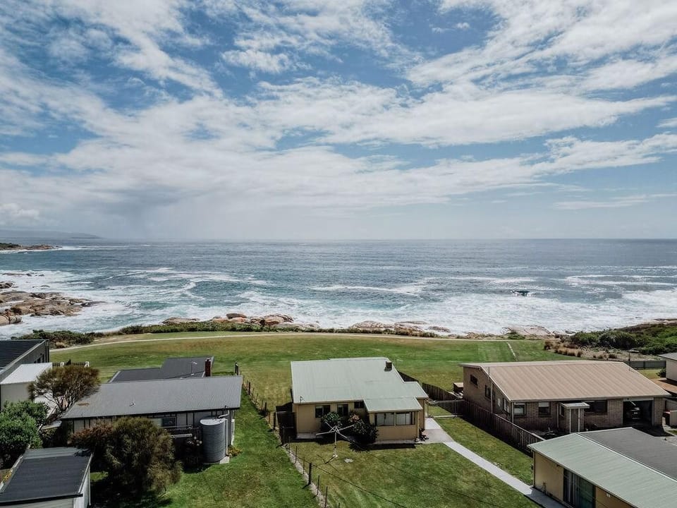 OceanFront - Absolute Waterfront Vacation rental in Bicheno