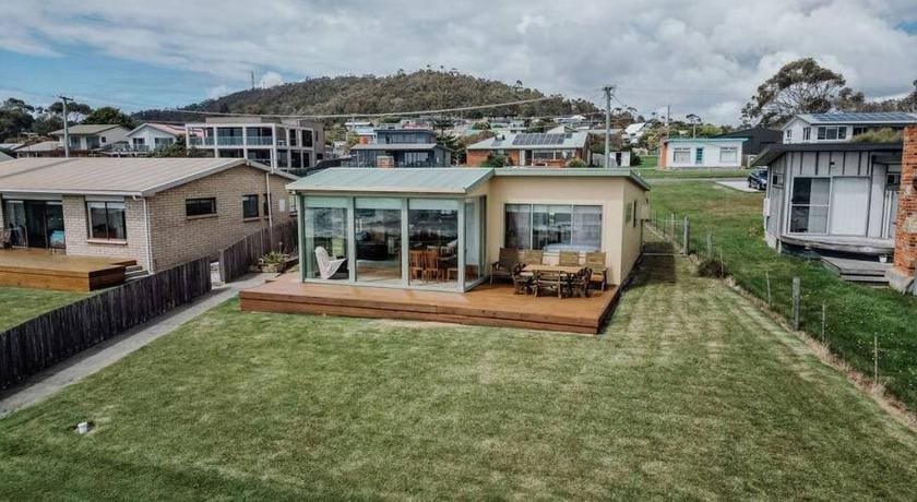 OceanFront - Absolute Waterfront Vacation rental in Bicheno