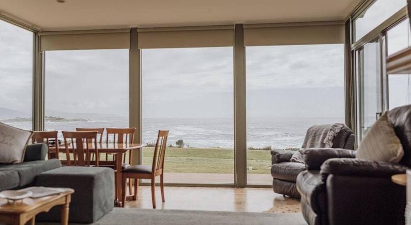 OceanFront - Absolute Waterfront Vacation rental in Bicheno