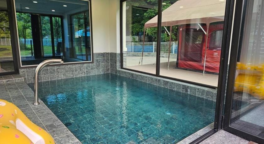 Wonju Gwirae 630 Dog Pool Villa Bed and Breakfast in Gyeonggi-do