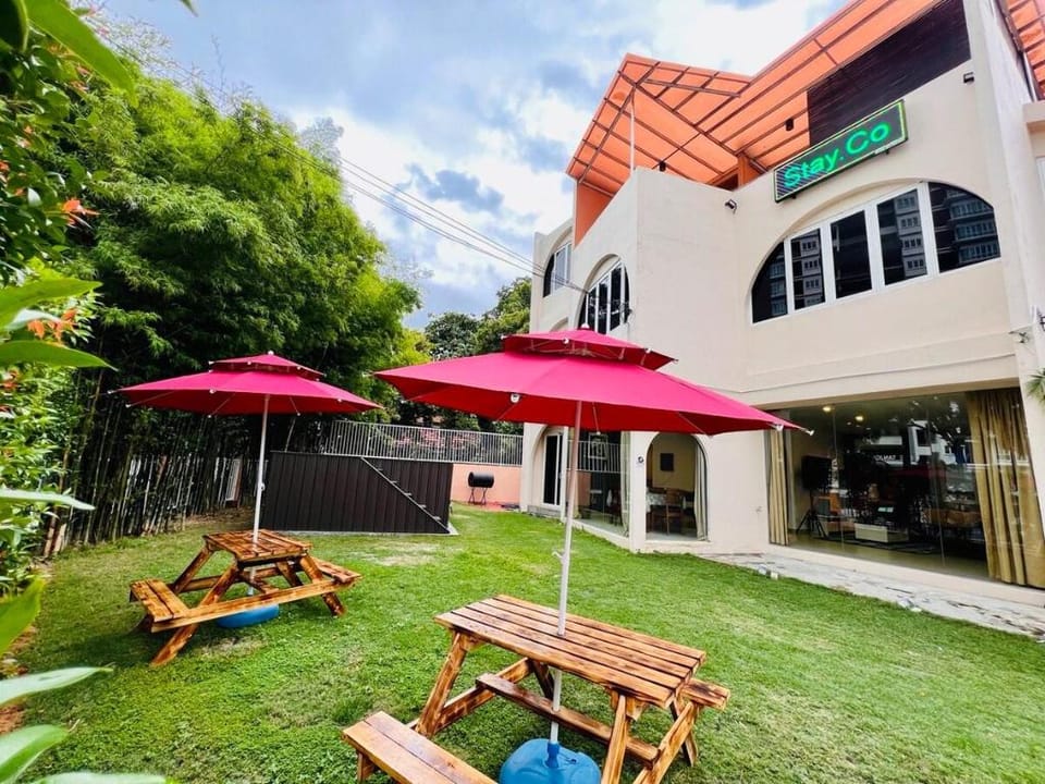 Holiday Villa - Private Pool - 2 mins to beach! Vacation rental in Tanjung Bungah