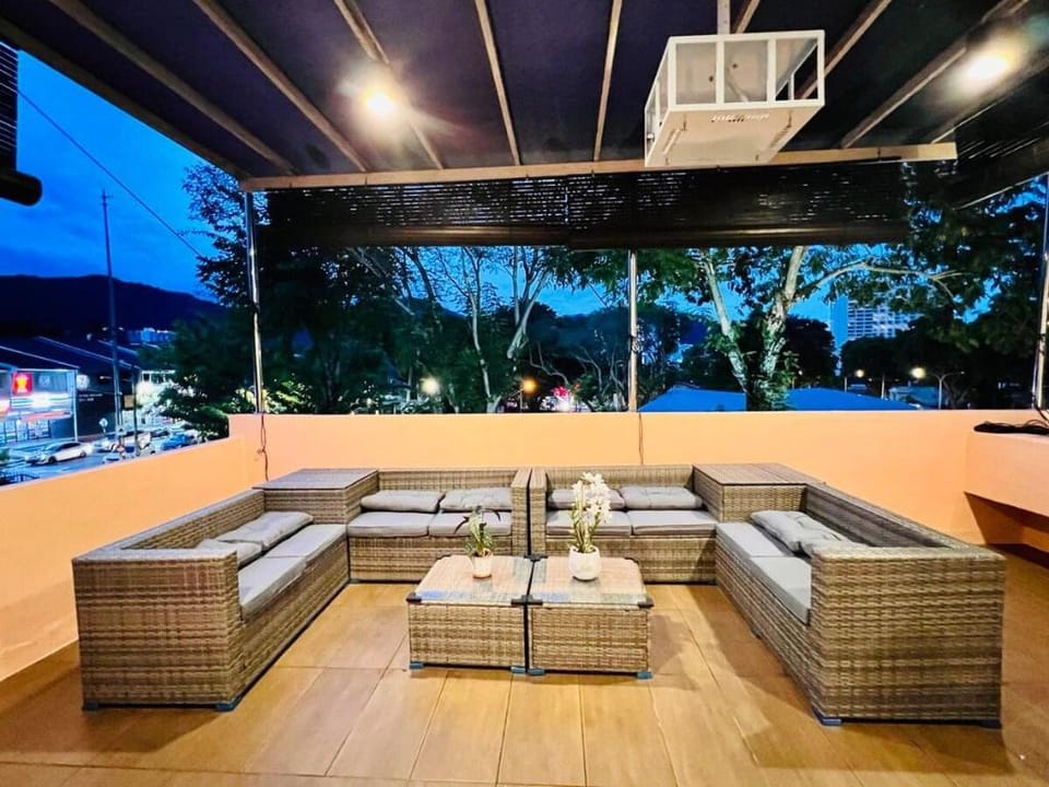 Holiday Villa - Private Pool - 2 mins to beach! Vacation rental in Tanjung Bungah