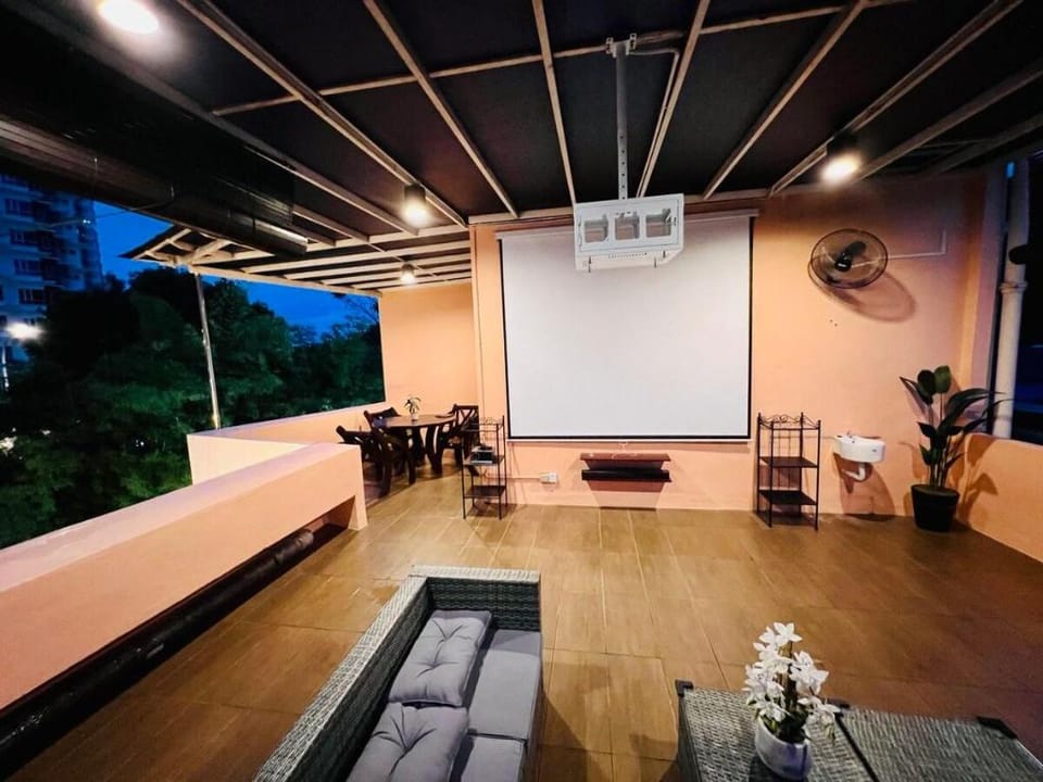 Holiday Villa - Private Pool - 2 mins to beach! Vacation rental in Tanjung Bungah