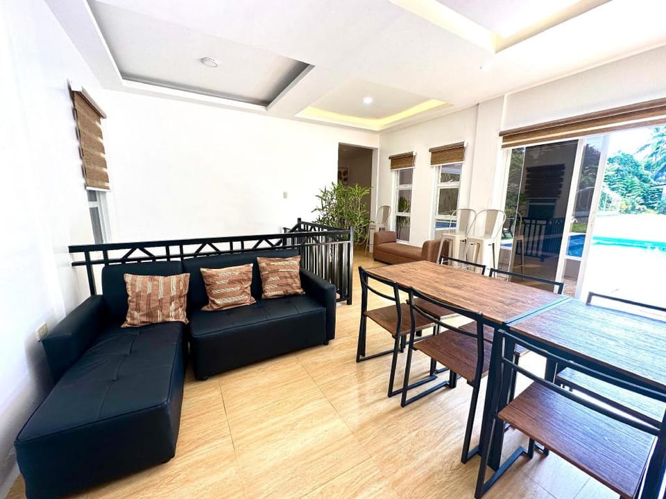 Terra Vascileia Queen with pool (good for 32 pax) Vacation rental in Tagaytay