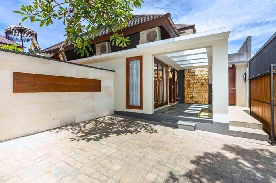 Beautiful 3 BR Private Pool Villa AN22B Villa in Kuta