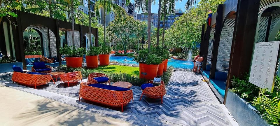 Hua Hin Top Floor Condo Next Cicada Market & Beach Apartment in Nong Kae