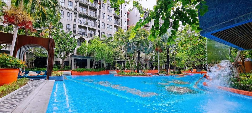 Hua Hin Top Floor Condo Next Cicada Market & Beach Apartment in Nong Kae