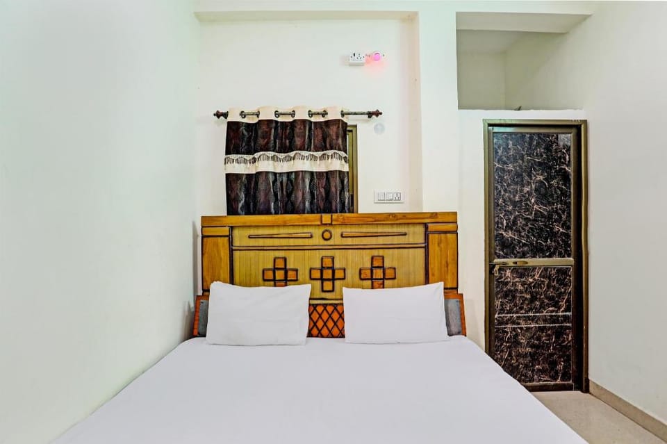 OYO Flagship Shri Ganga Kashi Dham Hotel in Varanasi