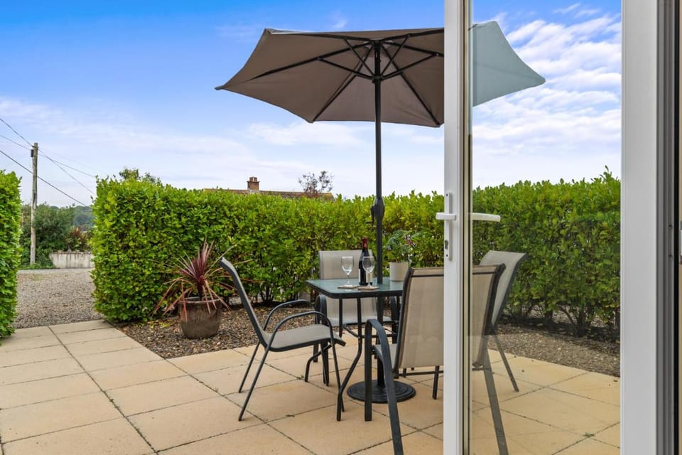 St Helens Apartment 2 - Short Walk to Beach Apartment in Amroth