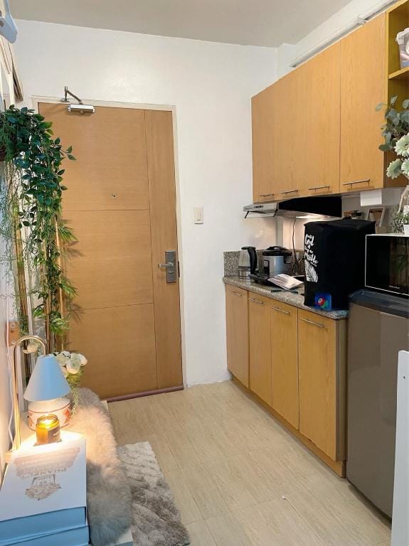 Sunny Solace: Homey and Chic Condo in Alabang Apartment in Muntinlupa
