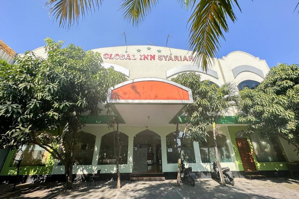 Global Inn Syariah Mitra RedDoorz near Juanda T1 Airport Hotel in East Java