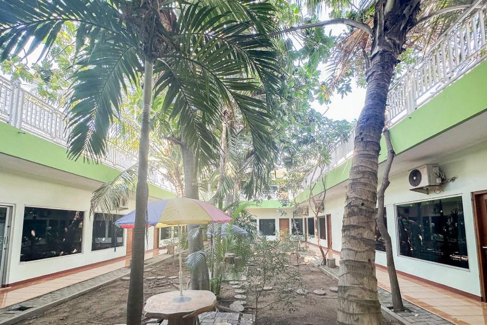 Global Inn Syariah Mitra RedDoorz near Juanda T1 Airport Hotel in East Java