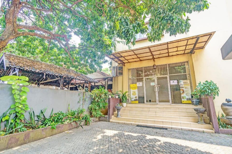 OYO 93096 BR Residence Cilandak Syariah Near Jakarta Intercultural School Hotel in South Jakarta City