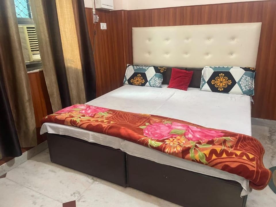 Mukhiya Garden Hotel in Uttar Pradesh