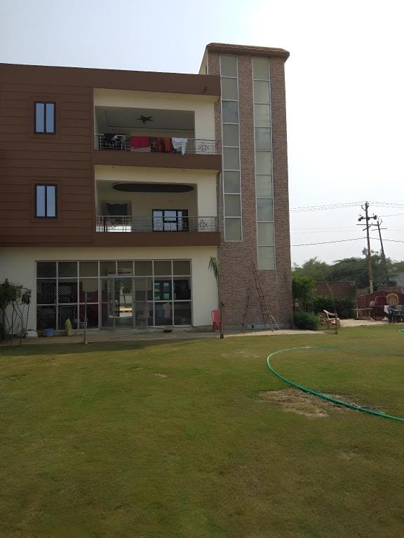 Mukhiya Garden Hotel in Uttar Pradesh
