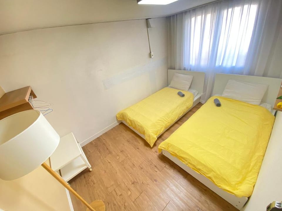 Female Privateroom/shared bathroom HongDae Apartment in Seoul