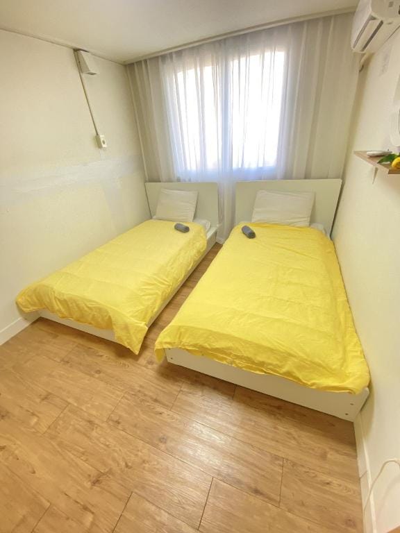 Female Privateroom/shared bathroom HongDae Apartment in Seoul