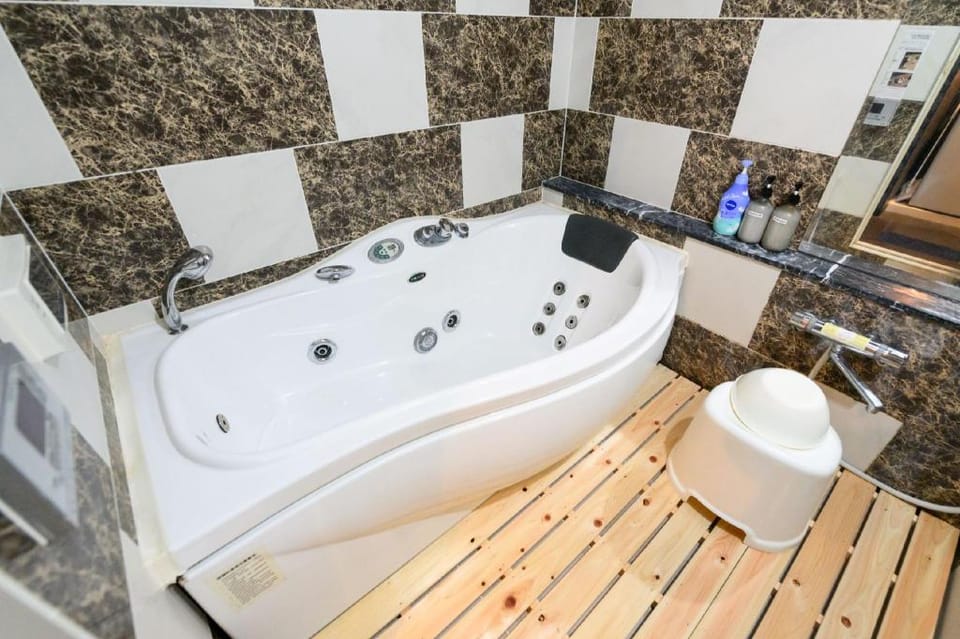 Room703 20 minutes walk to Namba! 40 sqm! Up to 6 people can use it! Well-equipped apartment! Apartment in Osaka