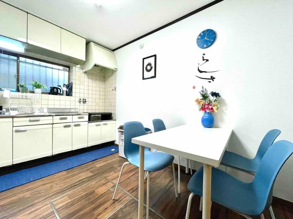 Modern Japanese Style Entire Property in Popular Osaka Castle Area - 6 Minutes to Nearest Station! Vacation rental in Osaka