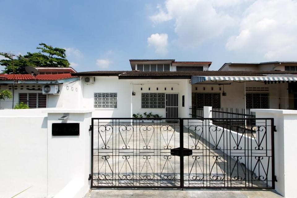 Pause Ipoh - Homestay that fits 6 pax comfortably Vacation rental in Ipoh