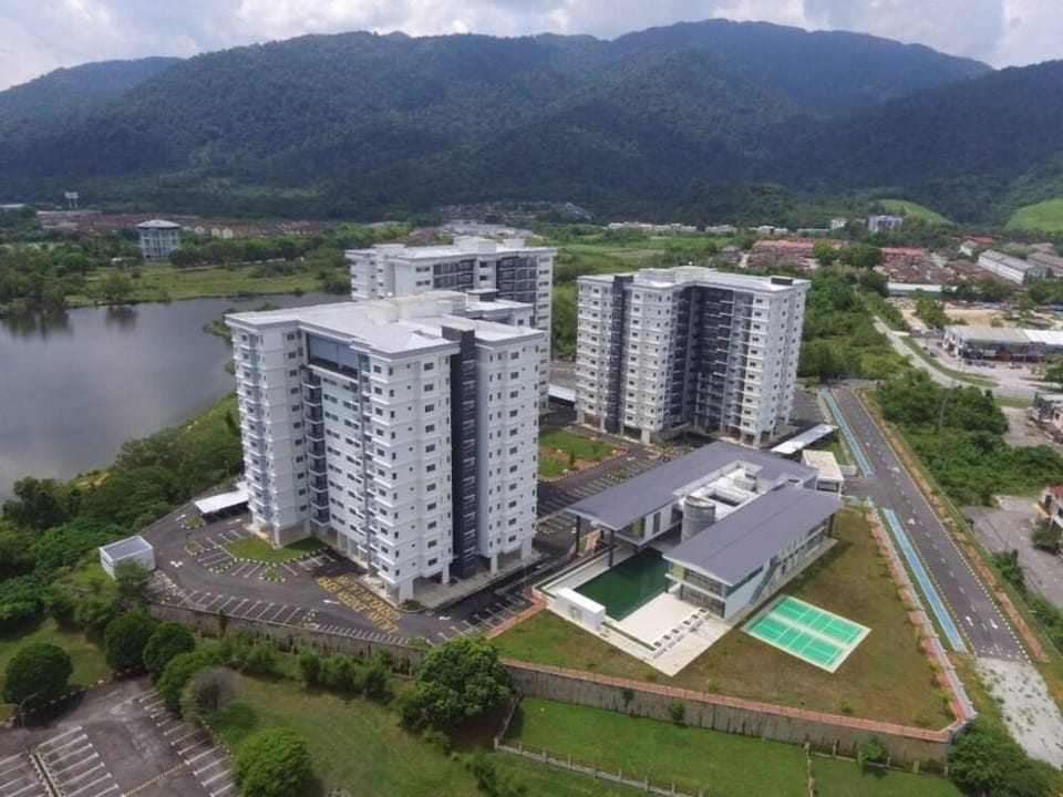 Balcony Forest Lake Mountain Apartment in Perak