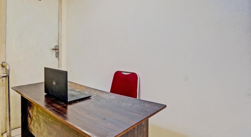 OYO 93114 Salak Homestay Syariah Hotel in Surabaya