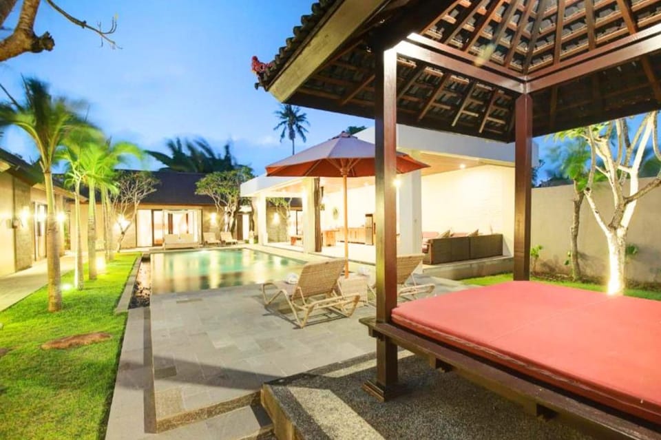 Entire 4 BR Private Pool Villa REV34 Villa in Kuta Selatan
