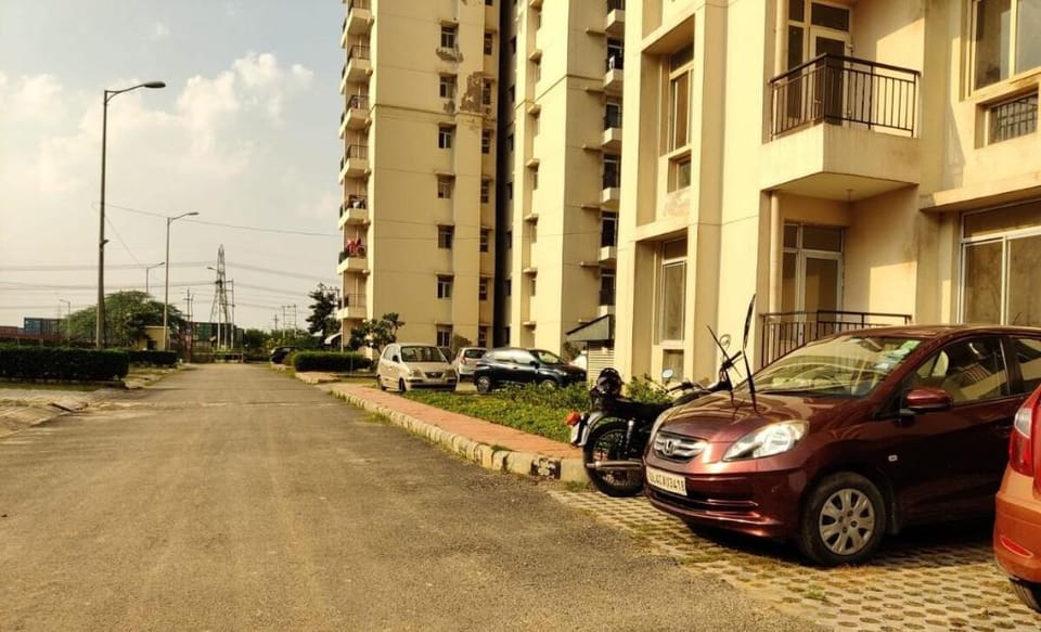 Home away from home Apartment in Noida
