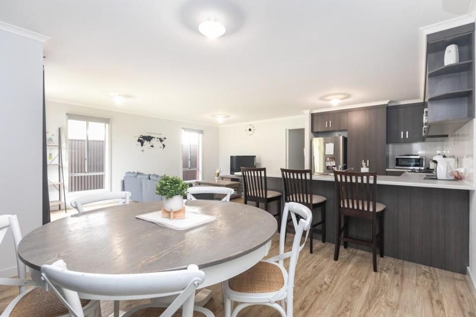 3bedroom Modern Home in Mt Barker, 8km to Hahndorf Vacation rental in Mount Barker