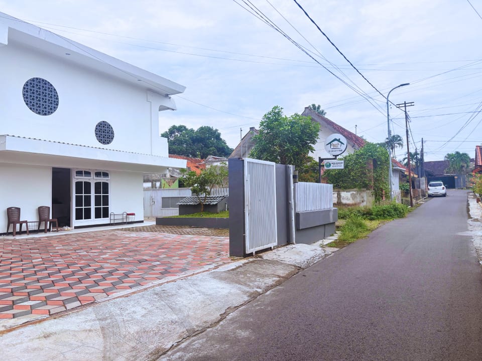 Omah Mee Homestay Jember Hotel in East Java