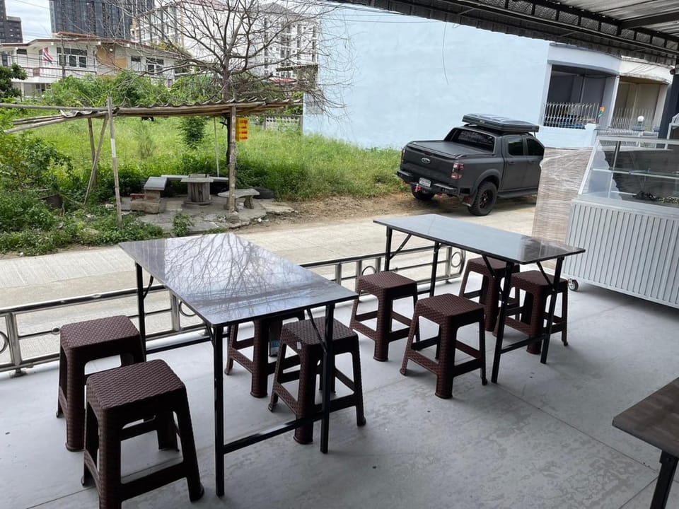 OYO 75577 Palace Hostel Hotel in Bangkok